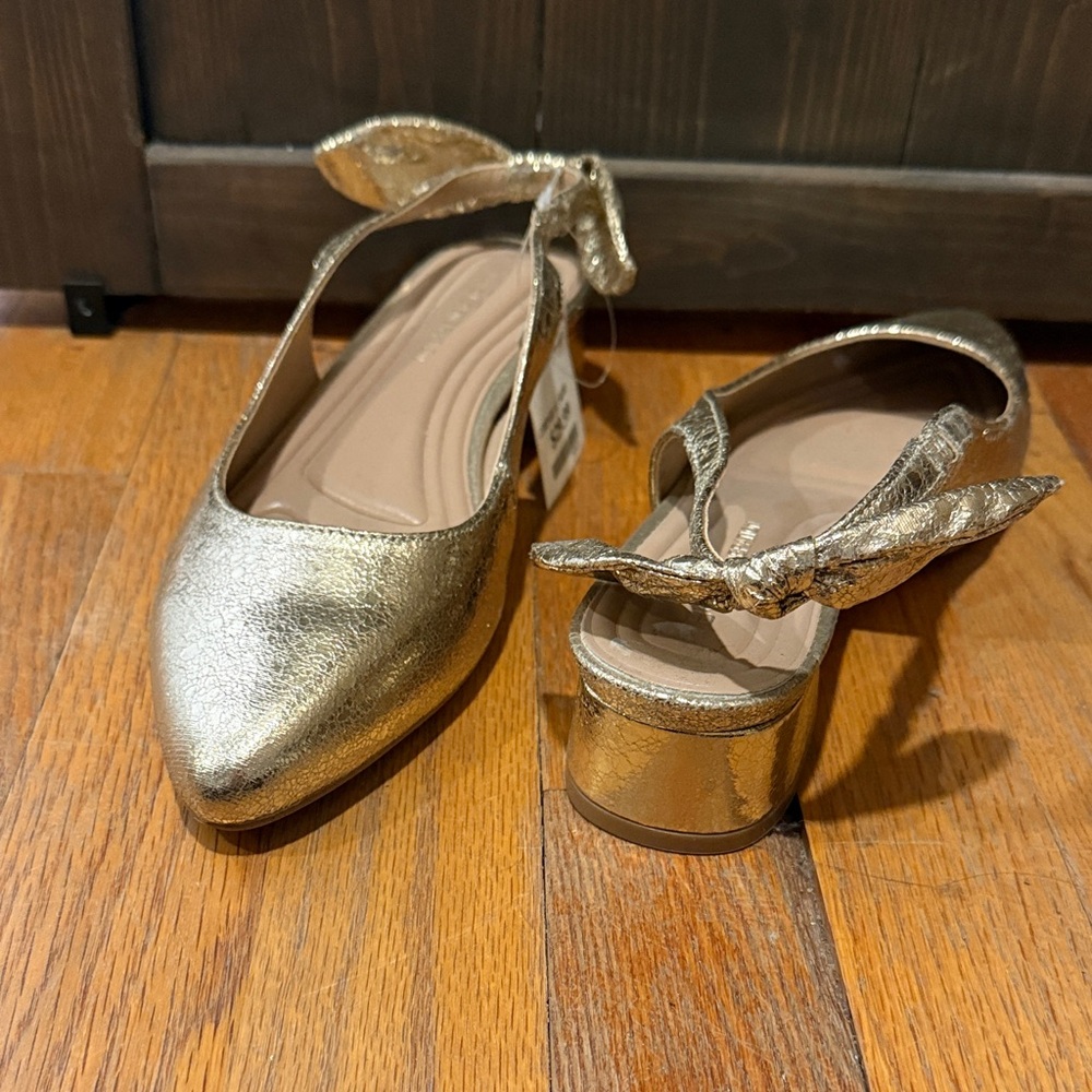 BCBGeneration Gold Metallic Pointed Slingback Mul… - image 1